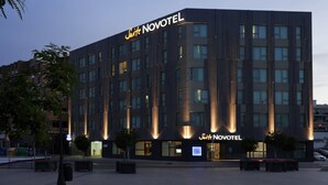 A modern hotel building with the name "Suite Novotel" prominently displayed. - Novotel Suites Malaga Centro (Málaga)