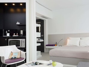 Superior suite, Meerdere bedden | Luxe beddengoed, donsdekens, een minibar, een kluis op de kamer