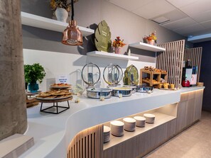 Desayuno buffet todos los días (con cargo)