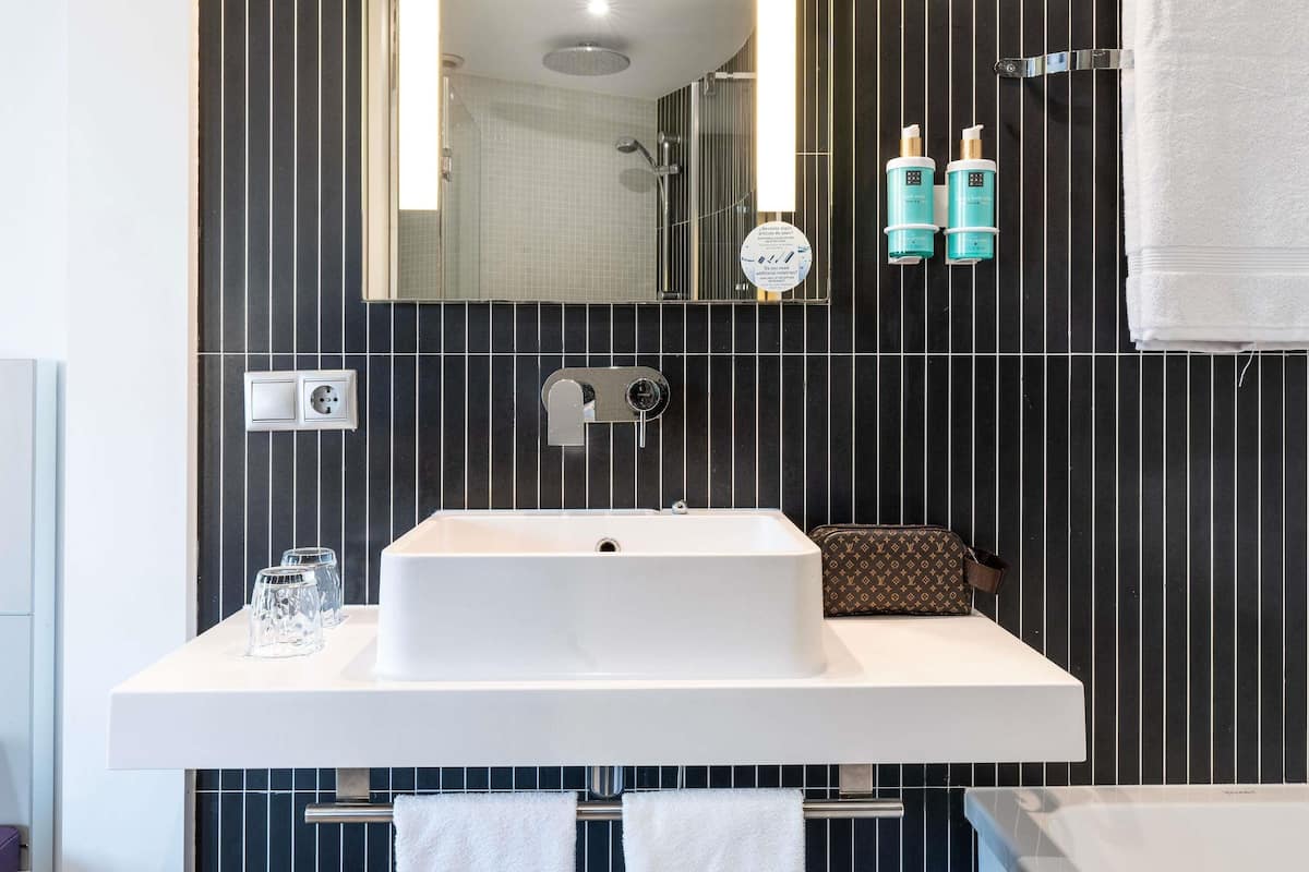 Premium bedding, down duvets, minibar, in-room safe