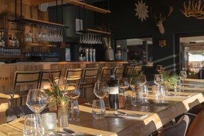 Breakfast and dinner served  - Dormio Resort Les Portes du Grand Massif (Araches-la-Frasse)
