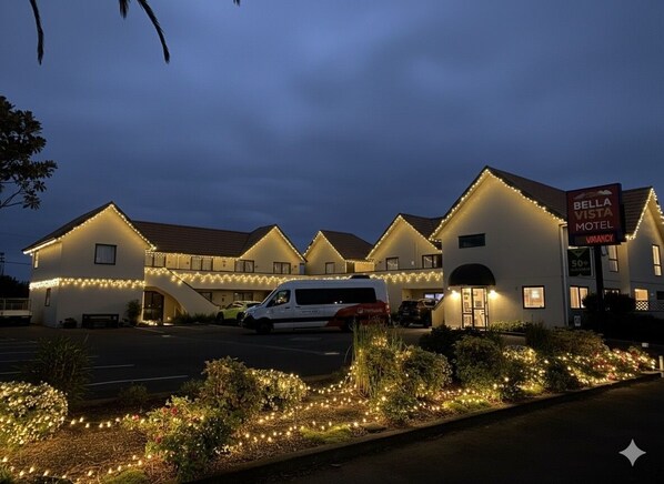 Façade de l’hébergement - soirée/nuit