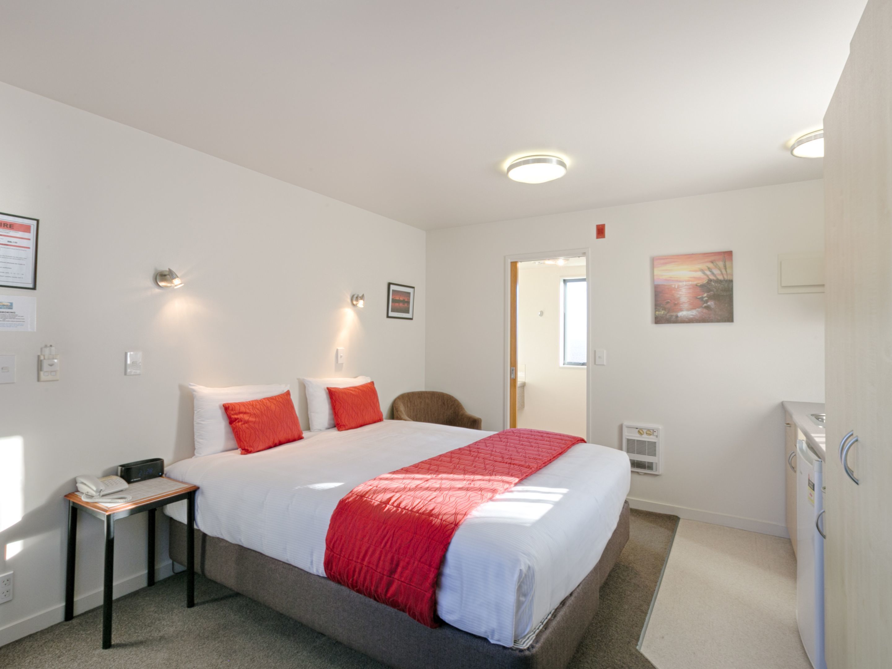 Studio, 1 queensize bed (Compact) | Een bureau, een laptopwerkplek, verduisterende gordijnen