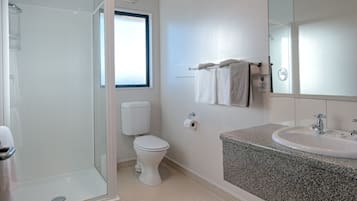 Familienapartment, 1 Schlafzimmer | Badezimmer | Dusche, Haartrockner, HandtĂŒcher, Seife