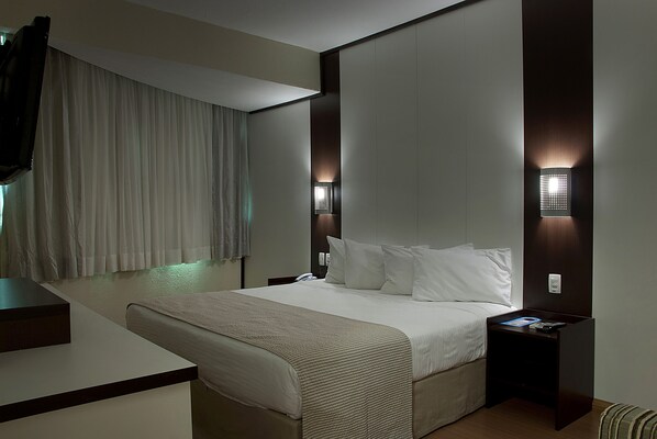 Minibar, két bảo mật tại phòng, bàn, màn/rèm cản sáng 
