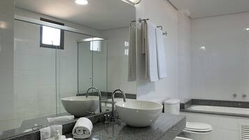 Private spa tub