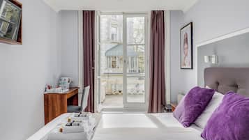 Iron/ironing board, free WiFi, bed sheets