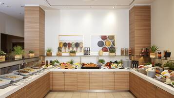 Buffet breakfast for a fee on weekdays