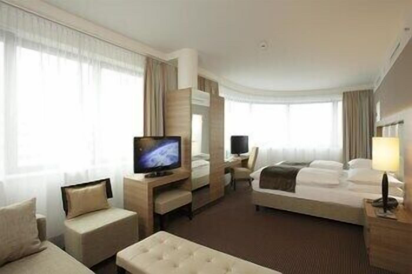 Allergikerbettwaren, Zimmersafe, Schreibtisch, Verdunkelungsvorhänge