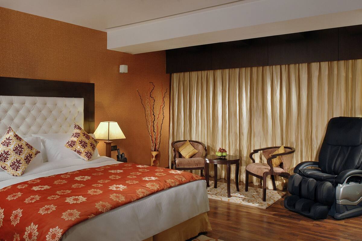 Free minibar items, in-room safe, desk, blackout curtains