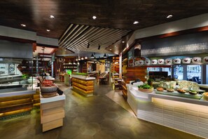 4 restaurantes; se sirven desayunos 