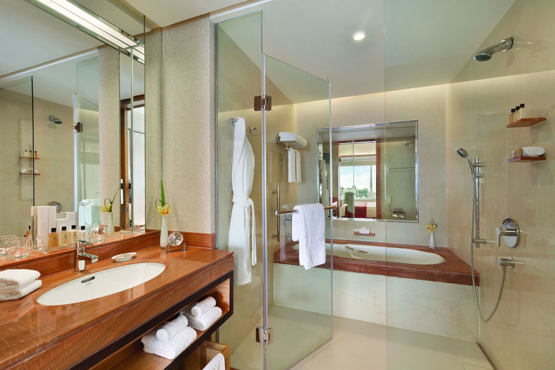 Salle de bain | Baignoire et douche séparées, baignoire relaxante profonde