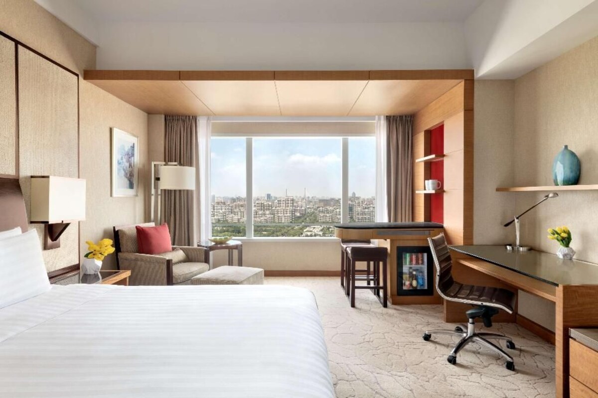 Premium bedding, down comforters, minibar (some free items)