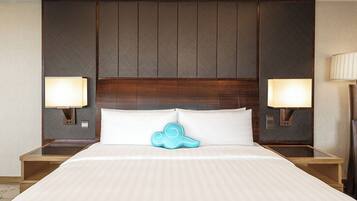 Seprai premium, selimut bulu angsa, isi minibar gratis, dan brankas