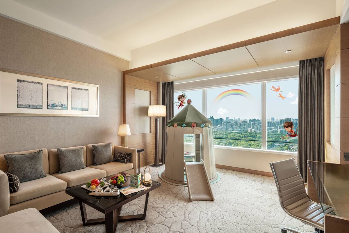 Premium bedding, down duvets, free minibar items, in-room safe