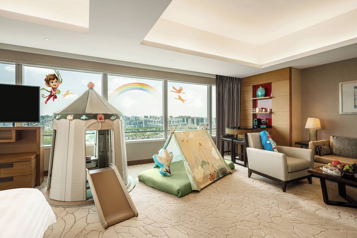 Premium bedding, down duvets, free minibar items, in-room safe