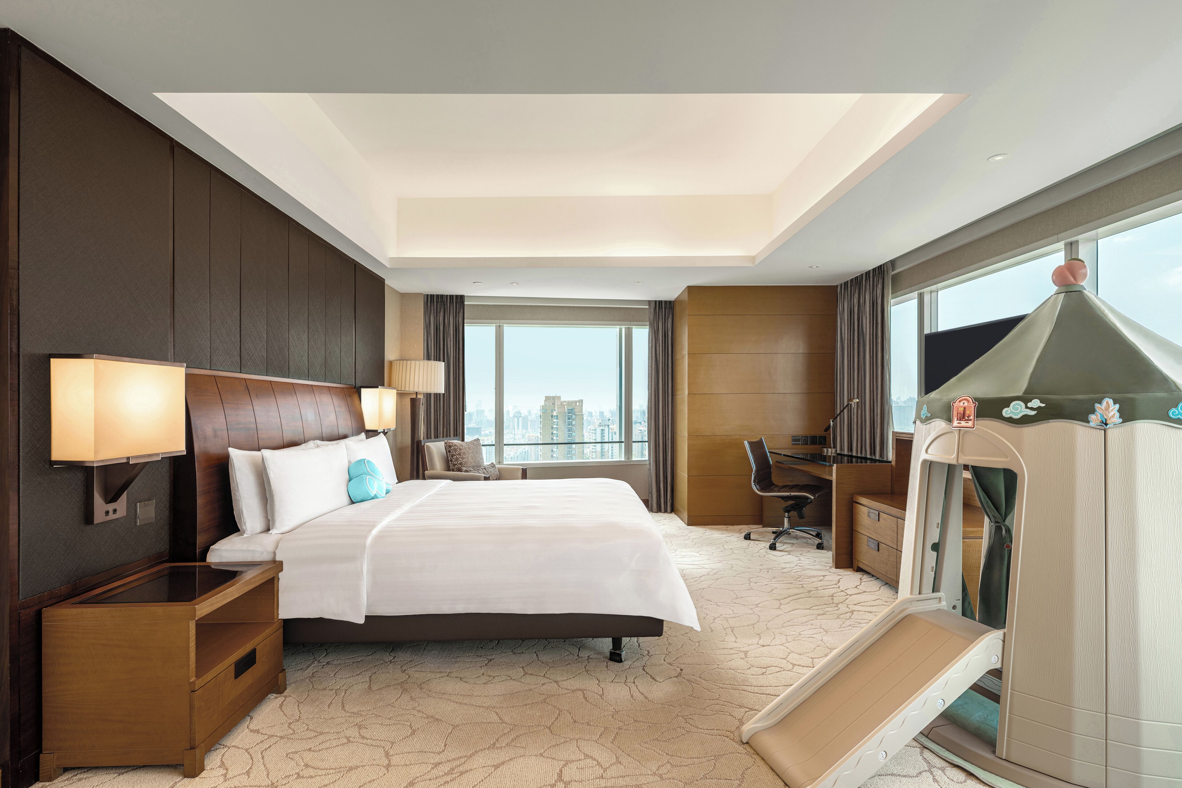  Questers Premier Parkview Family Room | Premium bedding, down duvets, free minibar items, in-room safe