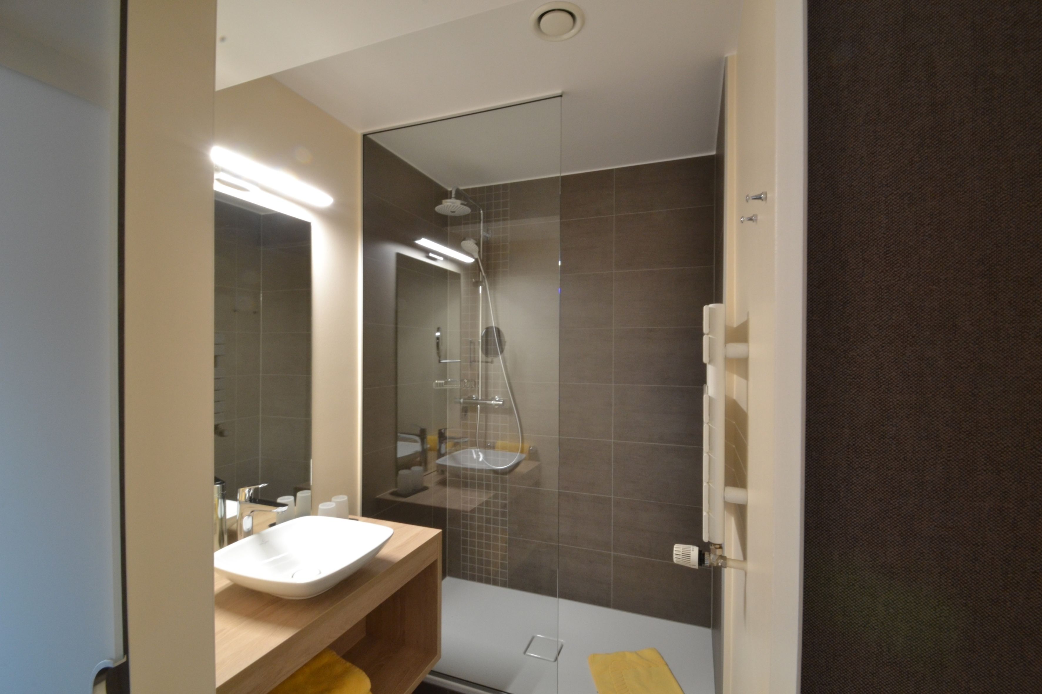 double room | bathroom | free toiletries, hair dryer, bathrobes, towels