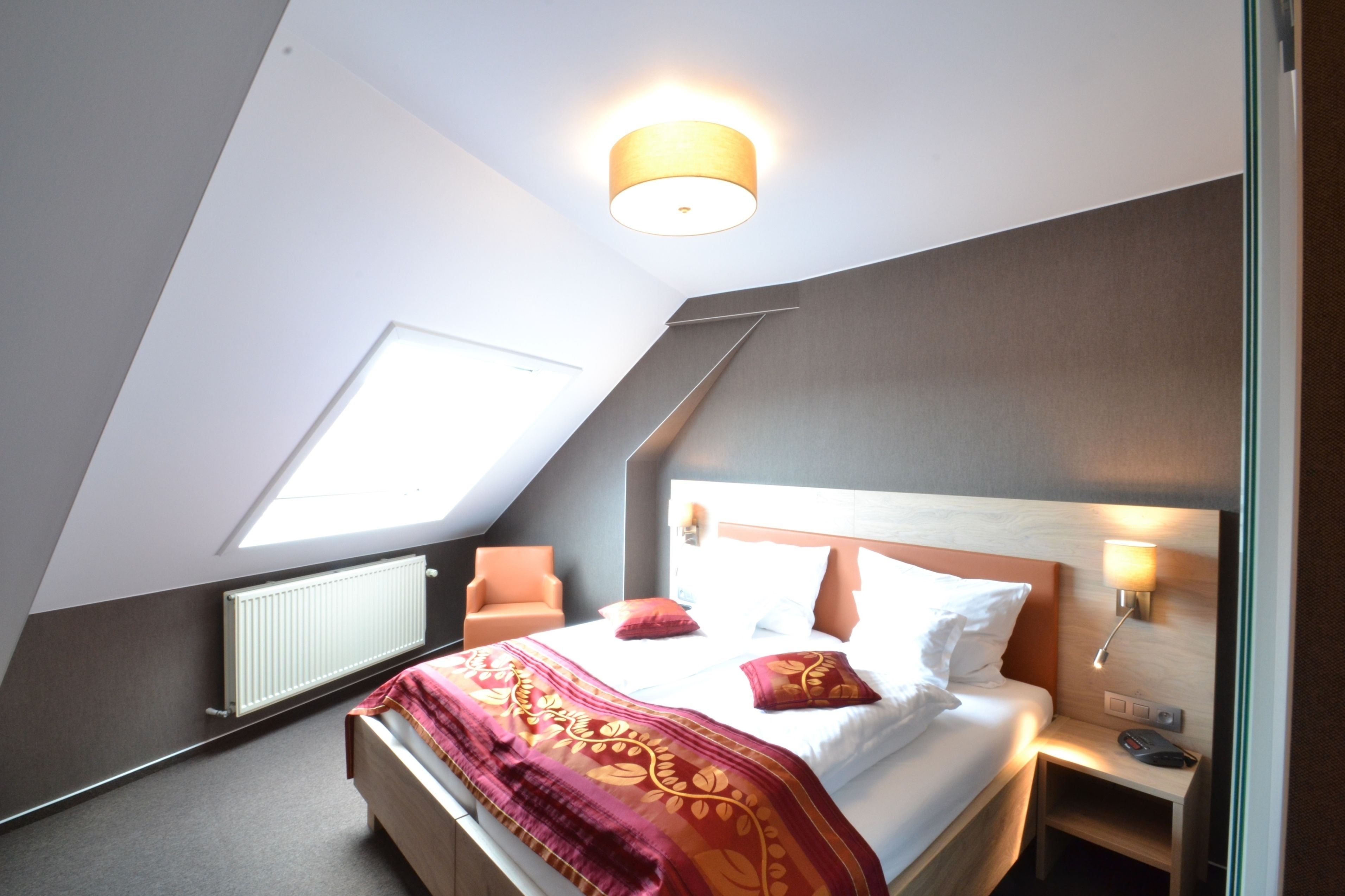 single room | minibar, desk, blackout curtains, free wifi