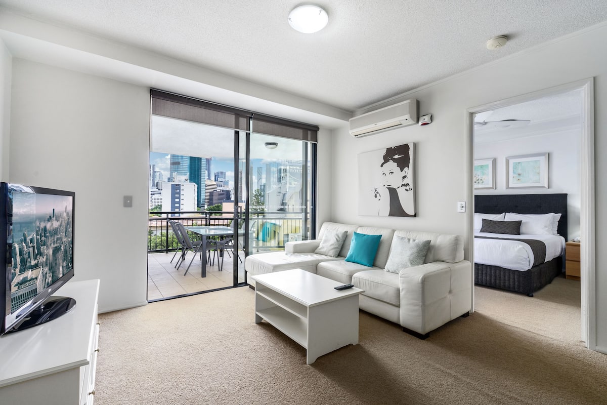 Apartment, 1 Bedroom | Living room | Flat-screen TV, DVD player