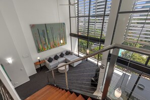 Habitación de lujo | Área de sala de estar | Televisión de pantalla plana y reproductor de DVD