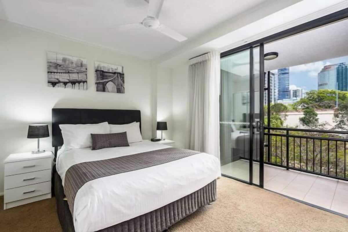1 bedroom, individually decorated, individually furnished