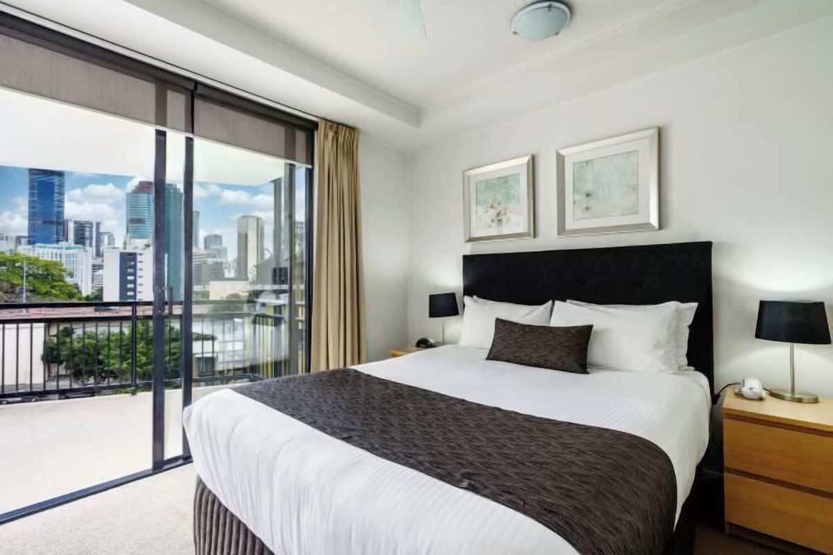 1 bedroom, individually decorated, individually furnished