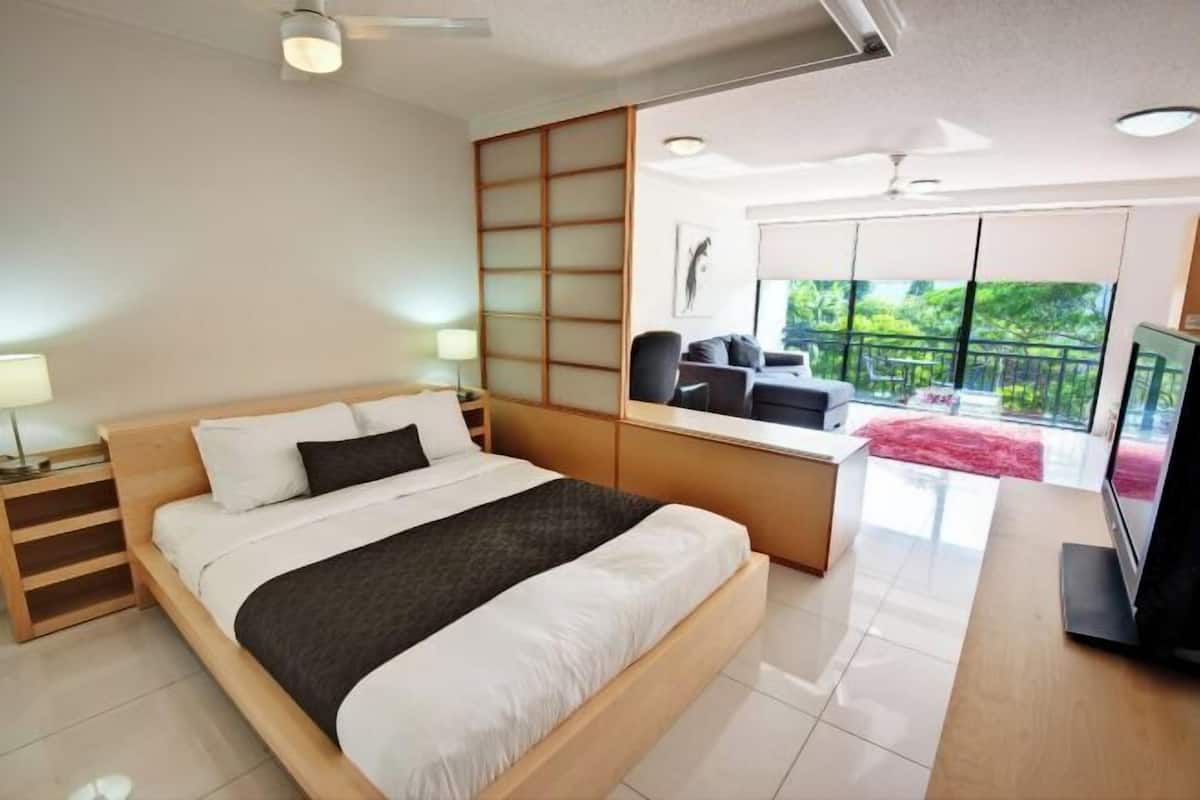 1 bedroom, individually decorated, individually furnished