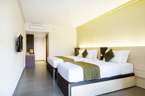 Executive Triple Room | In-room safe, individually furnished, desk, blackout curtains - Sukajadi Hotel and Gallery (Bandung)