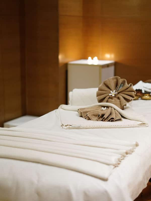 Couples treatment room(s), body treatments, aromatherapy