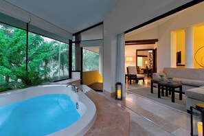 Master Family Suite, Bedroom 1 : 1 King, Bedroom 2 : 2 Twin futon | Premium bedding, in-room safe, desk, blackout drapes