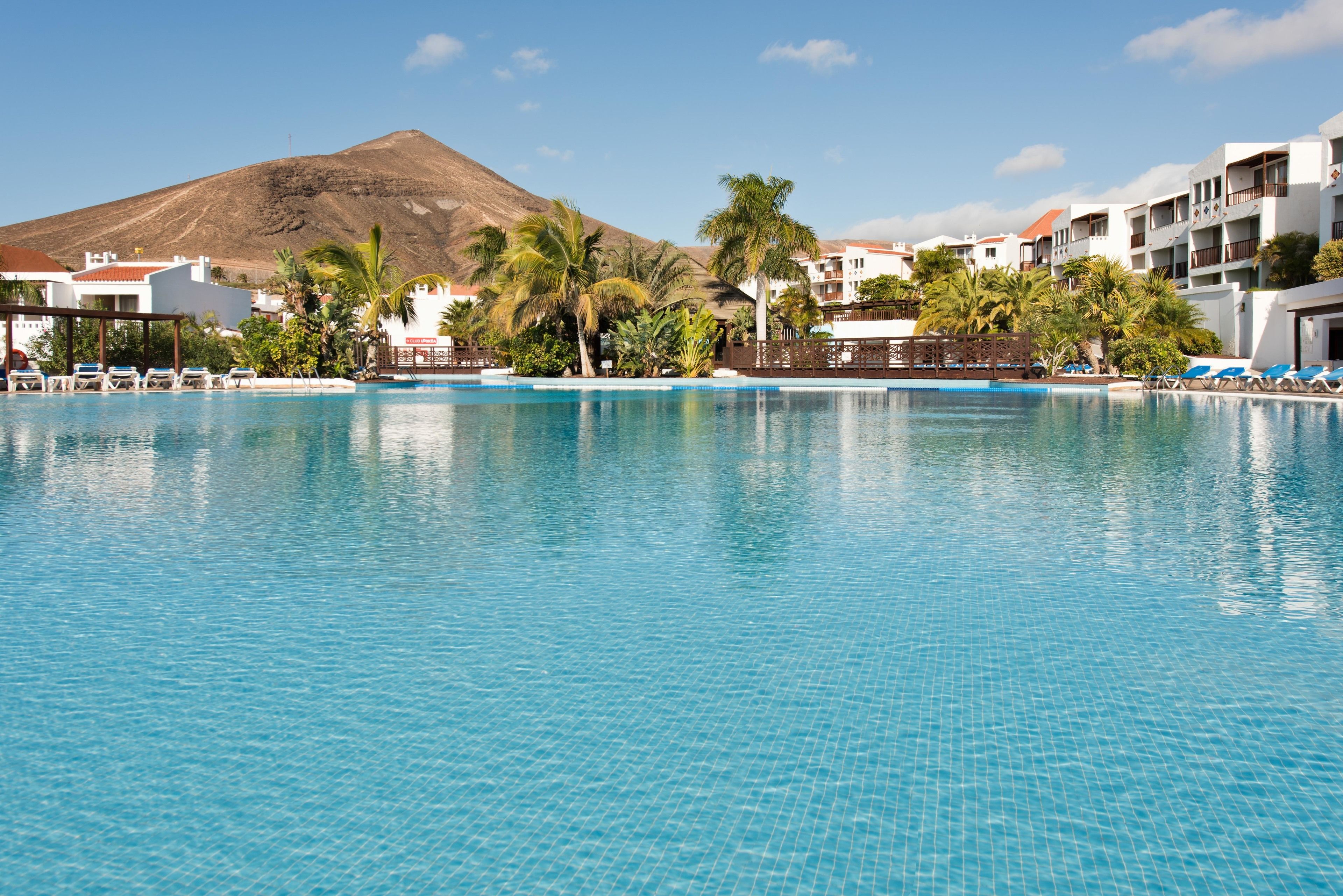 4 piscines extérieures, piscine sur le toit, chaises longues