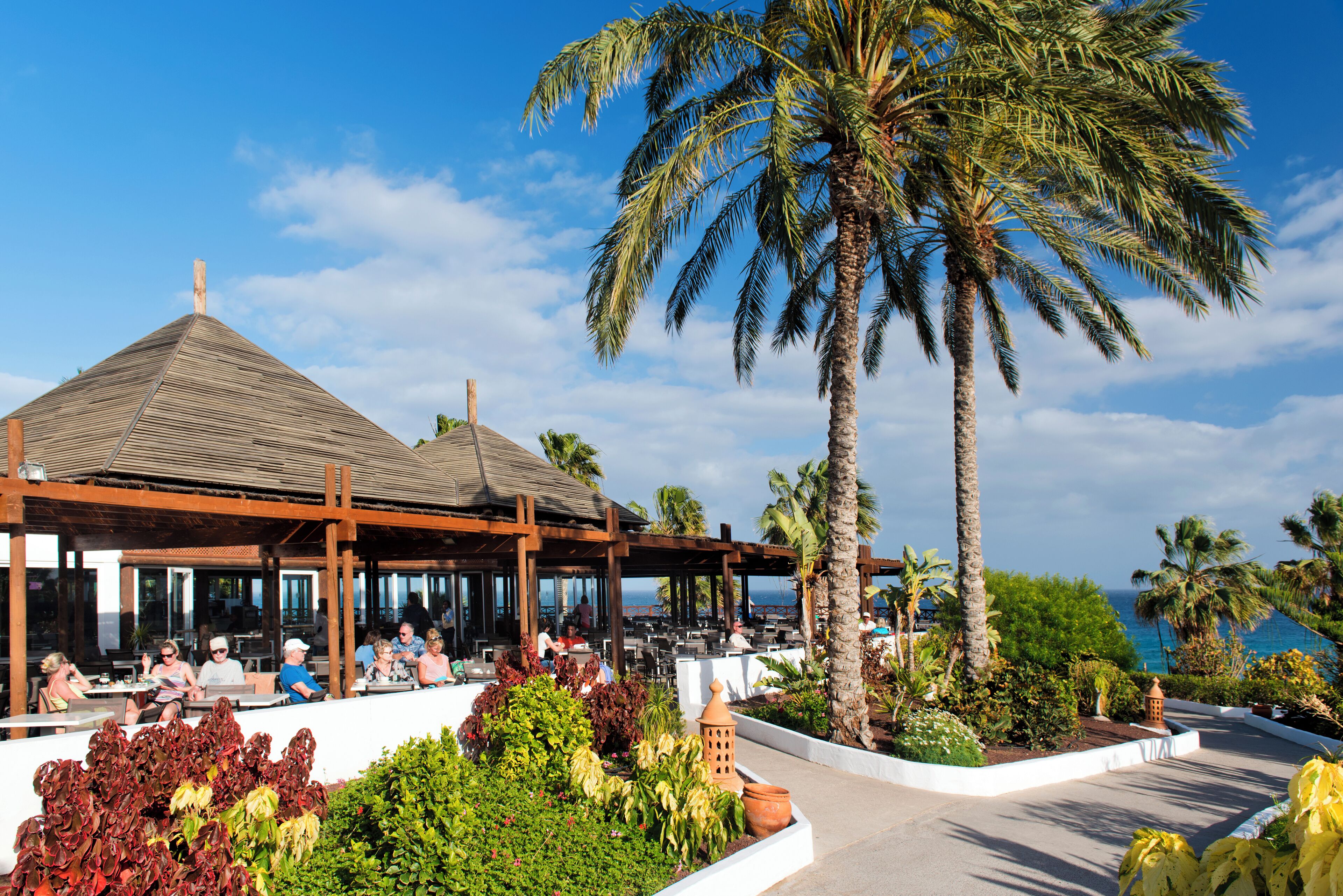 3 restaurants, breakfast served