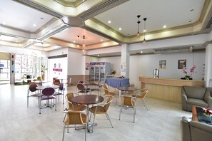Lobby - Thumrin Hotel (Trang)