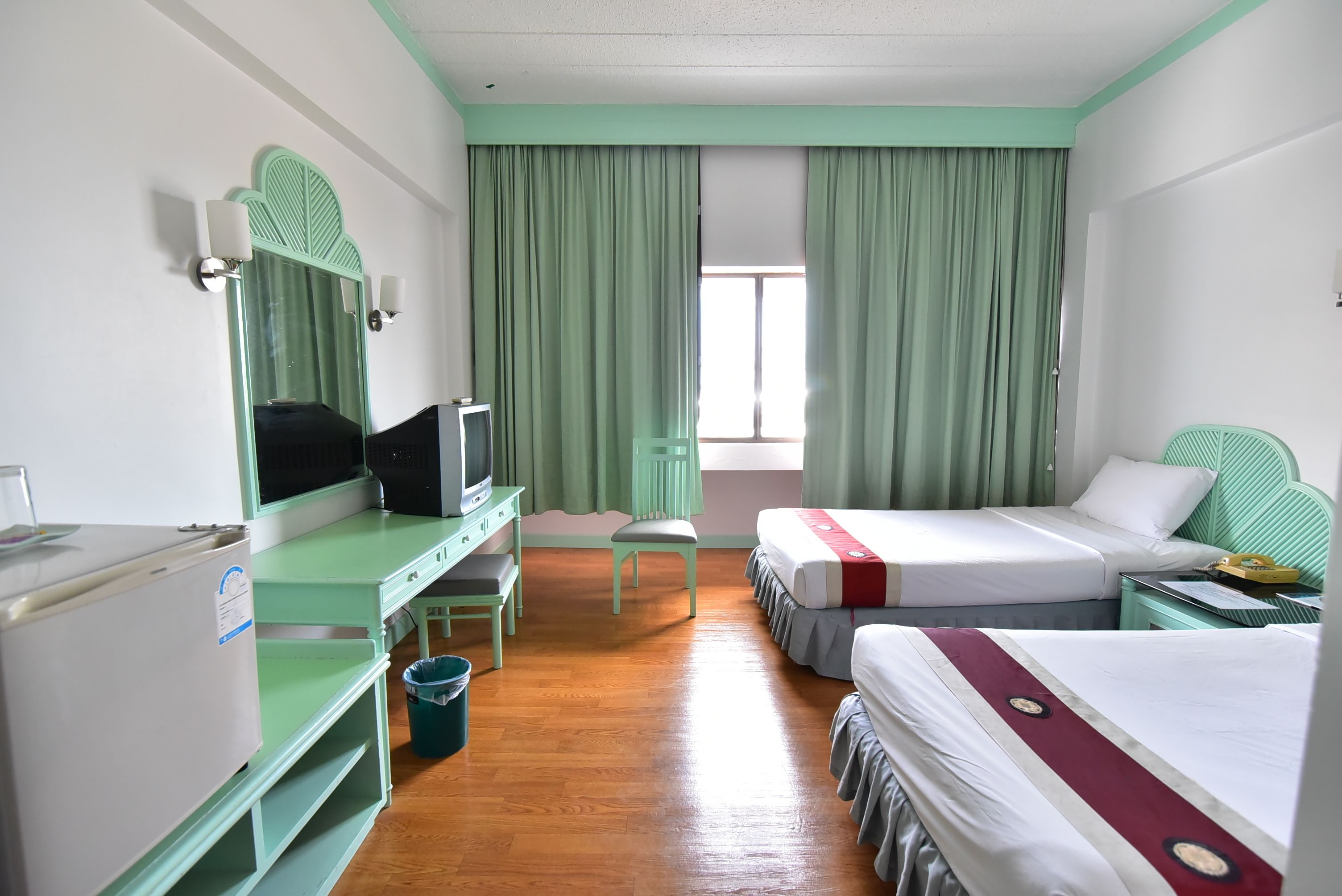 Chambre Affaires avec lits jumeaux (Business Deluxe Twin) | Literie de qualité supérieure, coffres-forts dans les chambres, bureau