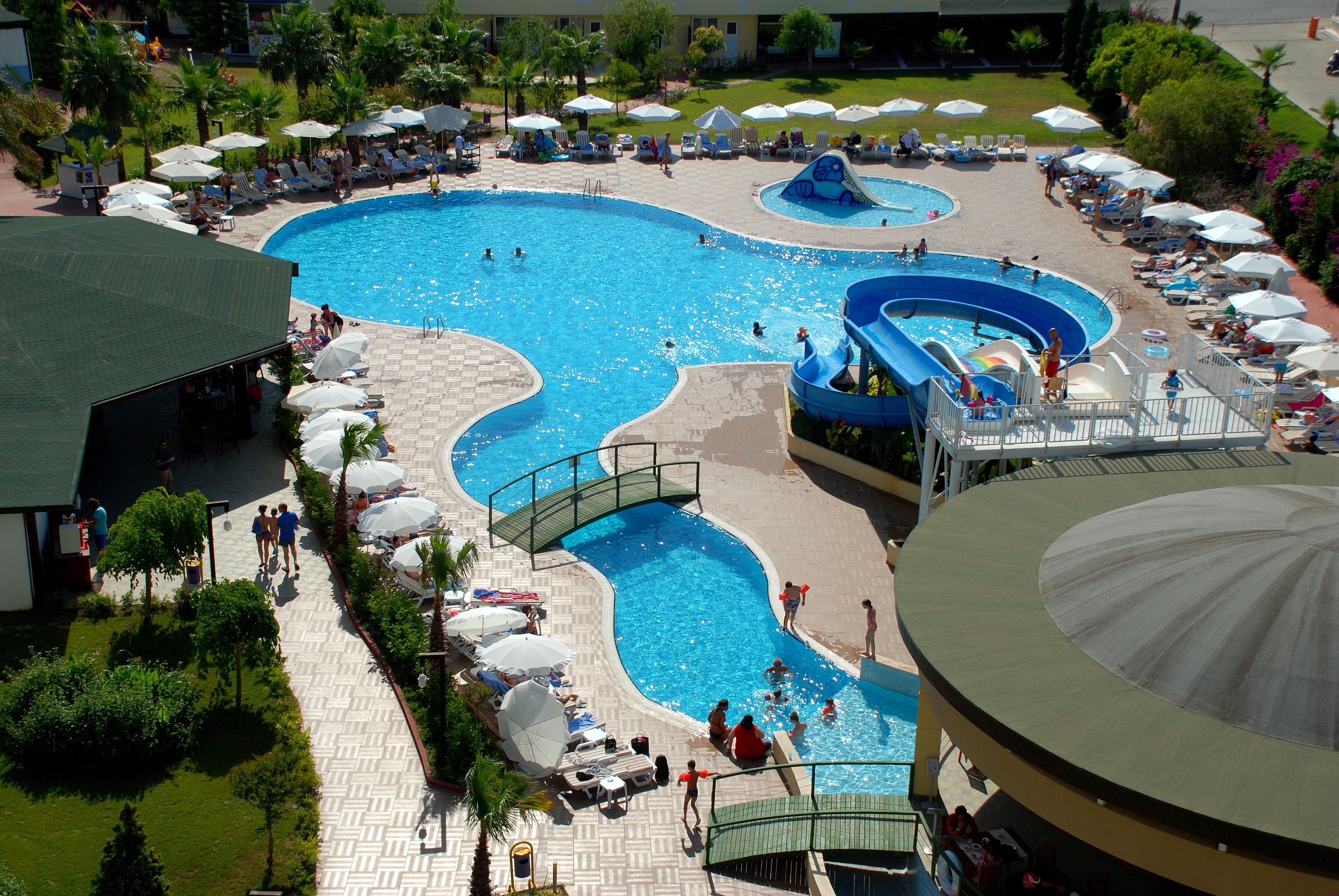 Indoor pool, 2 outdoor pools