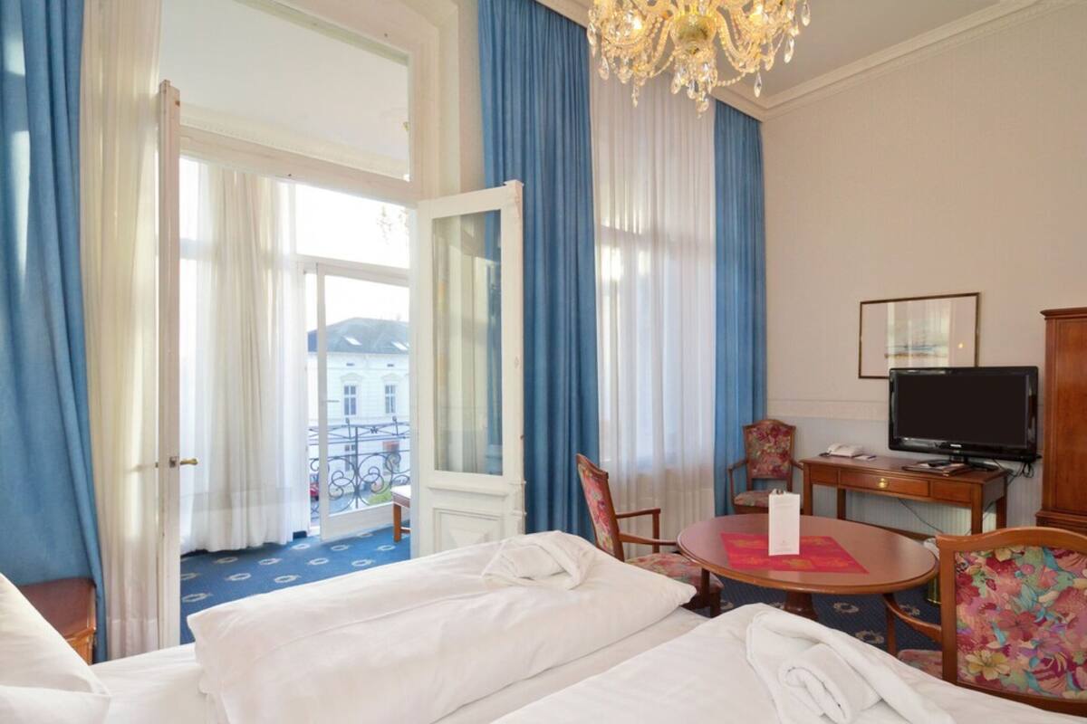 double room, lanai | premium bedding, in-room safe, blackout curtains, soundproofing