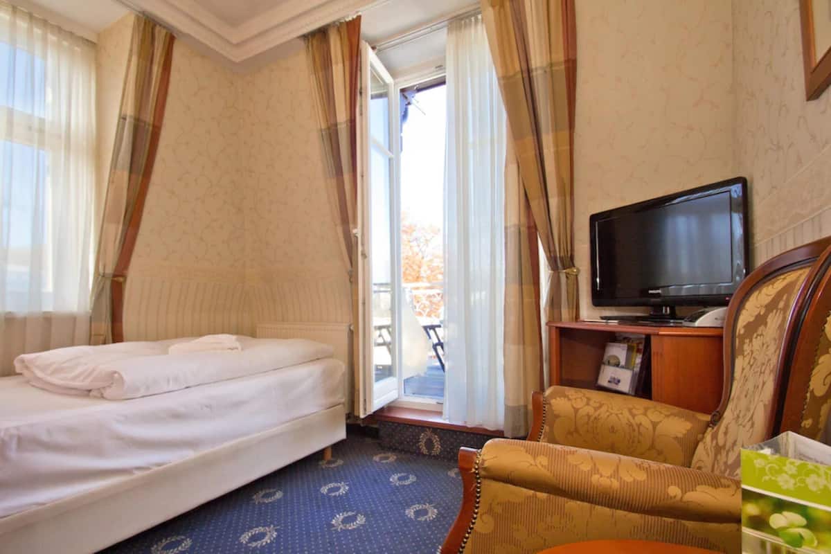 Eenpersoonskamer | Luxe beddengoed, een kluis op de kamer, verduisterende gordijnen