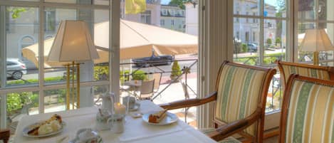 2 restaurants, spécialités Cuisine internationale