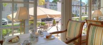 Villa Esplanade mit Aurora