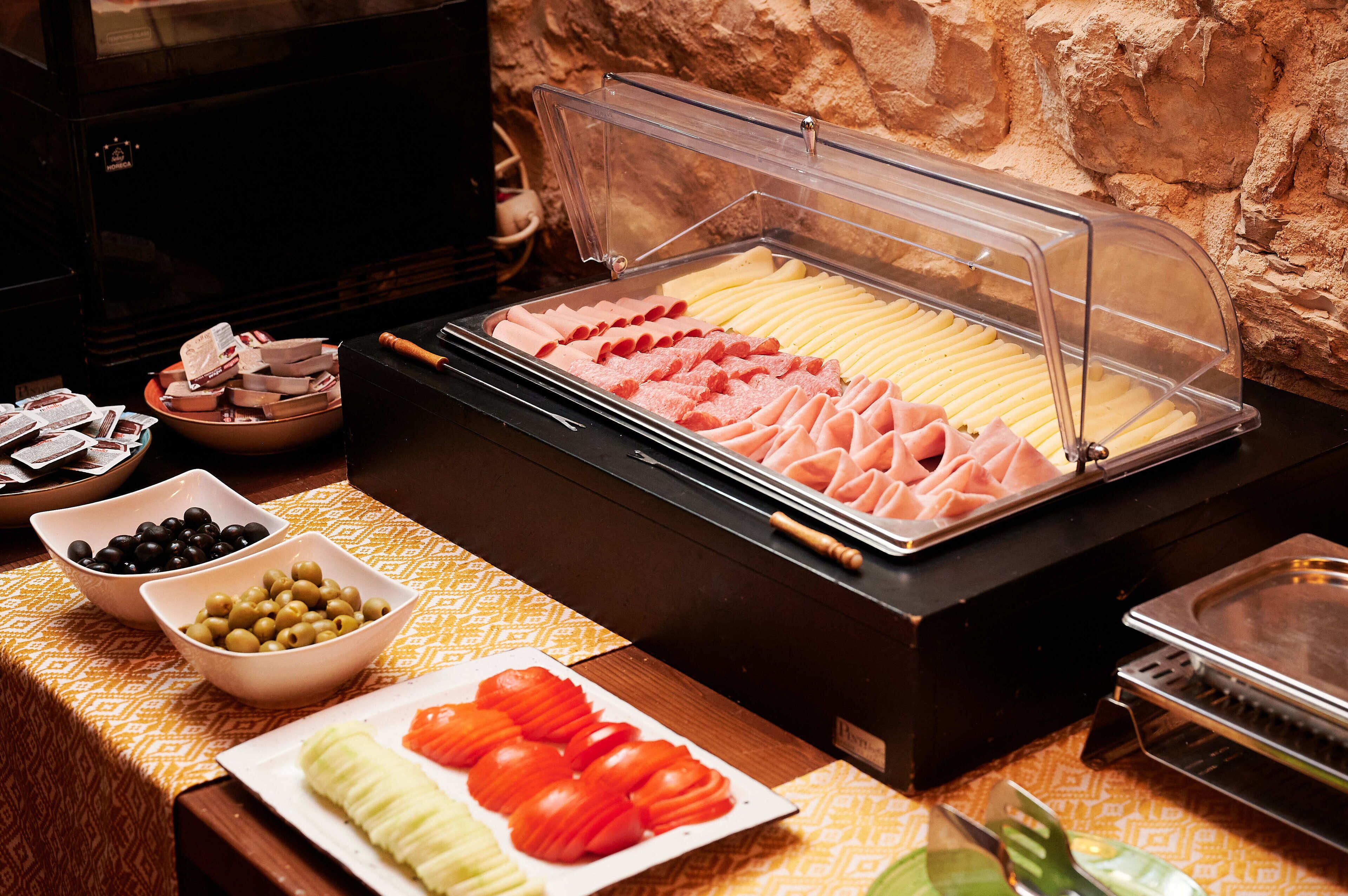 daily continental breakfast (eur 15 per person)