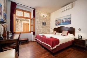 Couette en duvet d'oie, minibar, coffres-forts dans les chambres, bureau