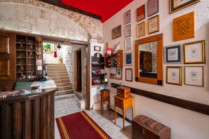 Reception - Heritage Hotel Tragos (Trogir)