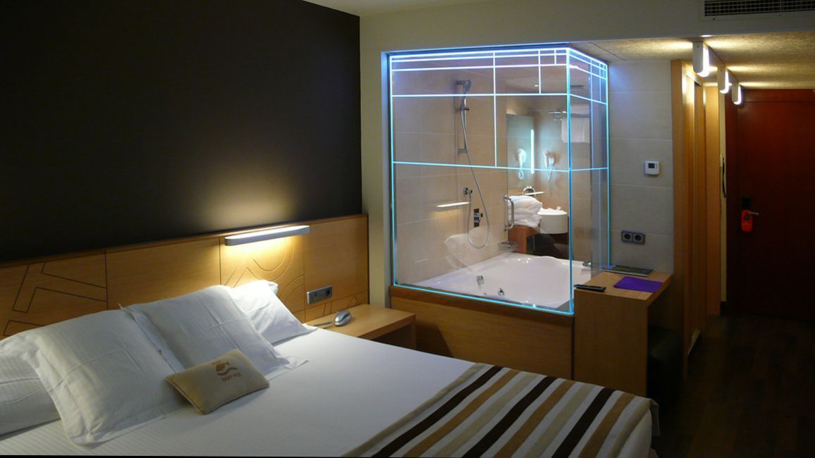 standard double room, jetted tub | minibar, in-room safe, desk, rollaway beds