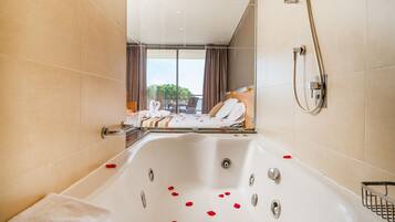 Double Room, Jetted Tub, Sea View | Bathroom | Hair dryer, towels
