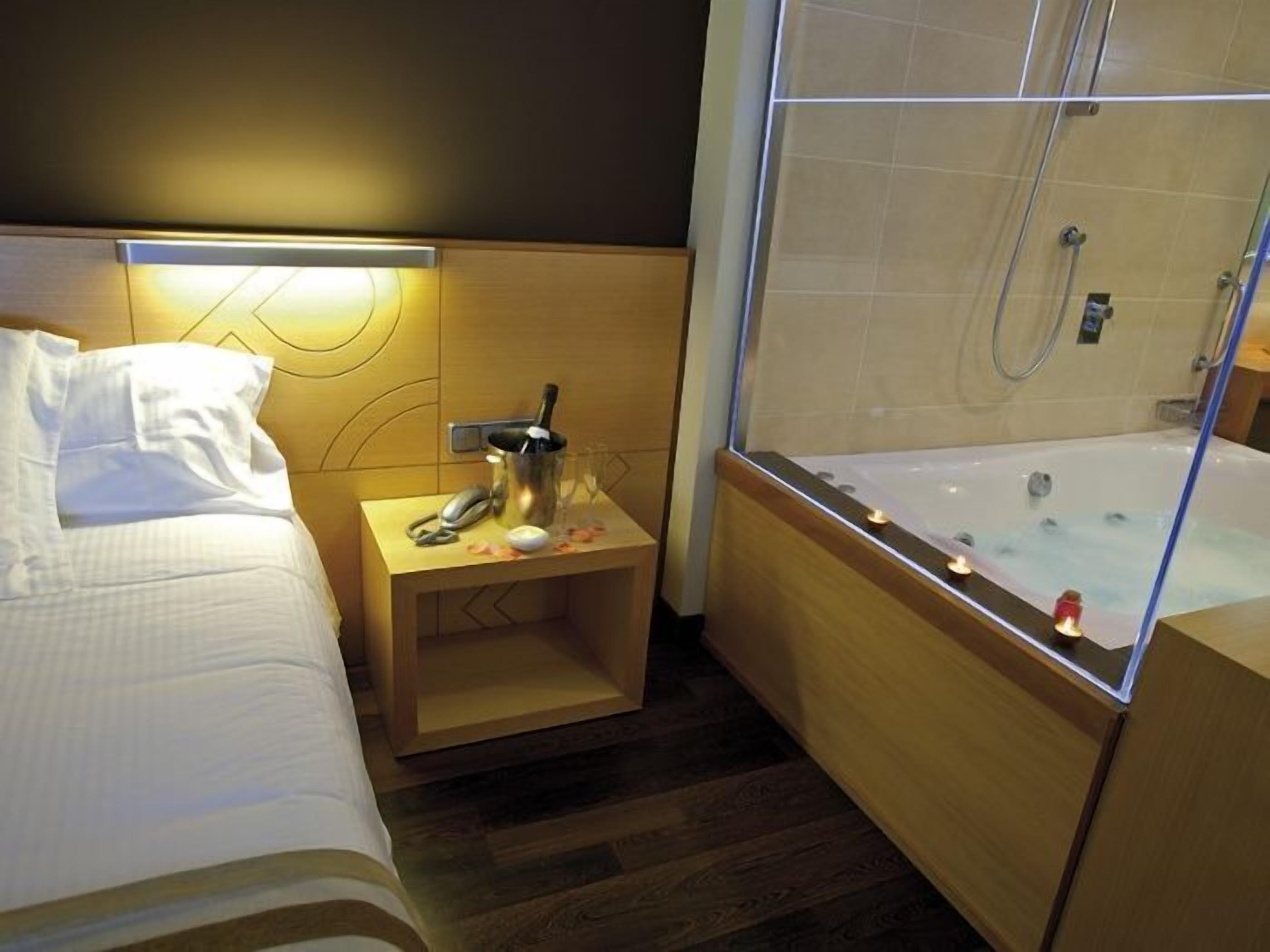 minibar, in-room safe, desk, rollaway beds