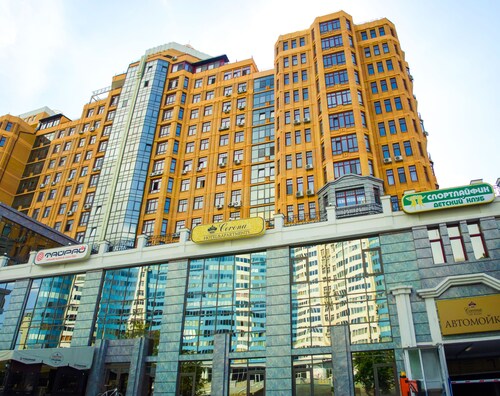 Corona Hotel & Apartments