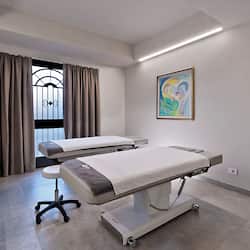 Couples treatment room(s), body treatments, deep-tissue massages