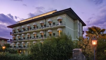 Fassade der Unterkunft â Abend/Nacht