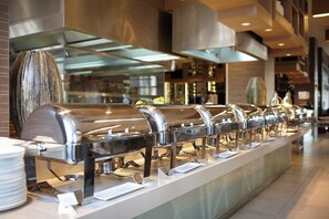 Desayuno buffet (KRW 39000 por persona)